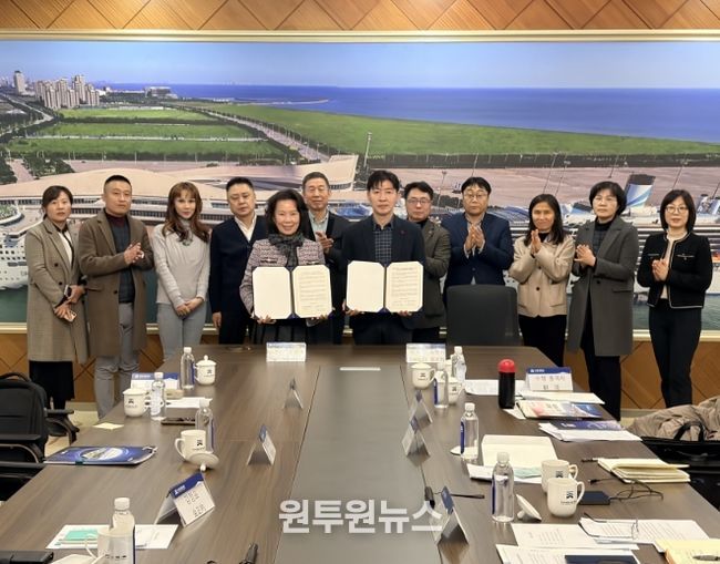 포항시는 지난 9일 중국 톈진국제크루즈모항 회의실에서 톈진크루즈요트협회와 크루즈 관광산업 활성화 및 영일만항 크루즈 기항을 위한 업무협약을 체결했다.
