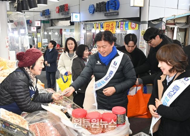 부천시는 설 명절을 맞아 관내 전통시장을 방문했다.