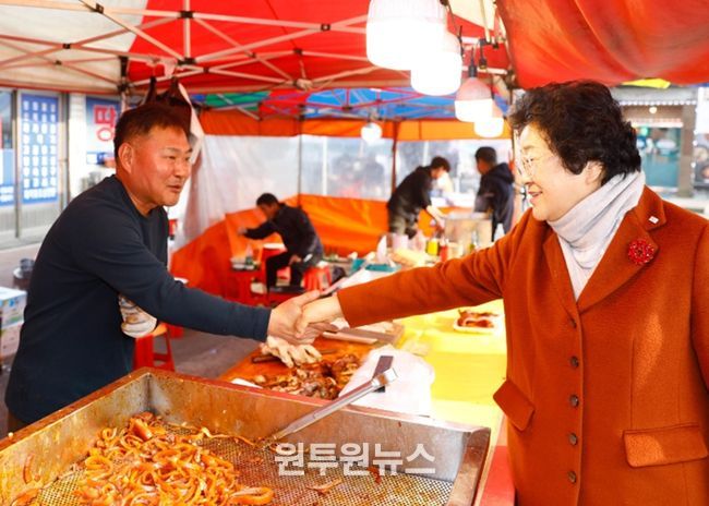 김경희 이천시장, 설 맞아 전통시장 방문 활력 응원