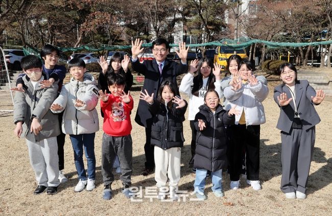 윤건영 충북교육감, 청주 봉명, 영운 지역아동센터 방문해 현장 목소리 청취(사진2)-봉명지역아동센터