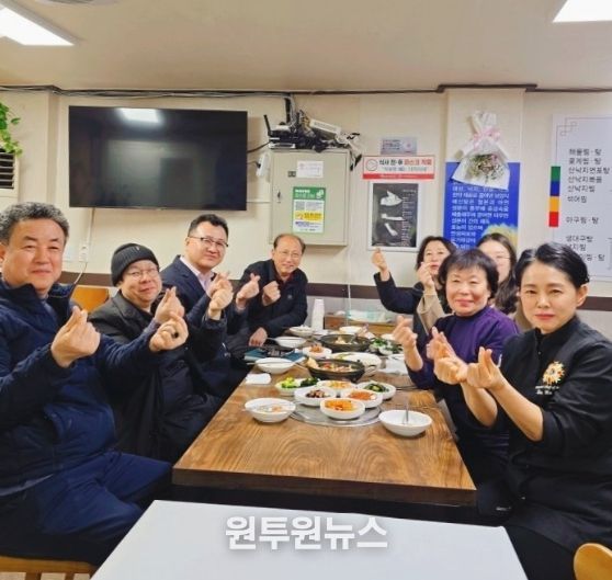 지난 24일 인생플러스센터 강당에서 '2026년 제1차 사회복지사 등의 처우개선위원회'를 진행하고 있다.