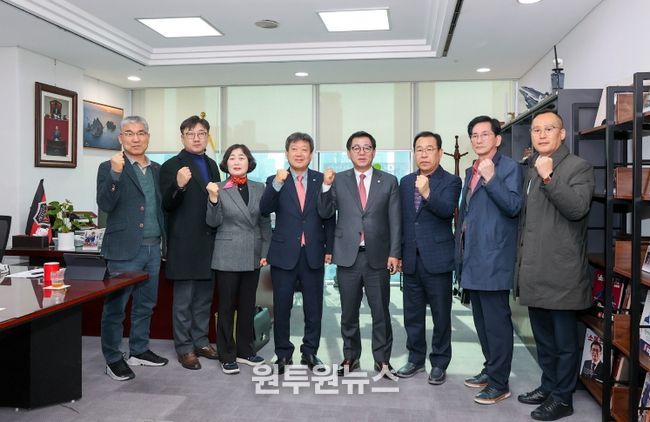 울릉군의회, 국회서울역서 도의원 선거구 존속 및 섬 지역 특례 지정 강력 촉구