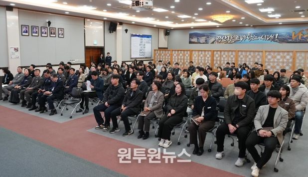 나주시, 3월 정례조회 개최…지역 발전 헌신 시민과 단체 표창
