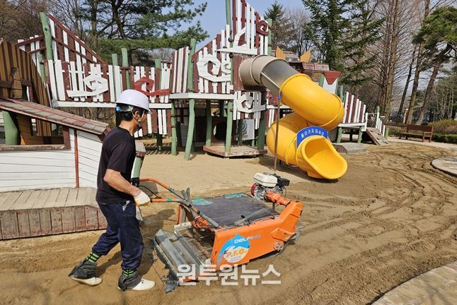 모래뒤집기 및 소독정비