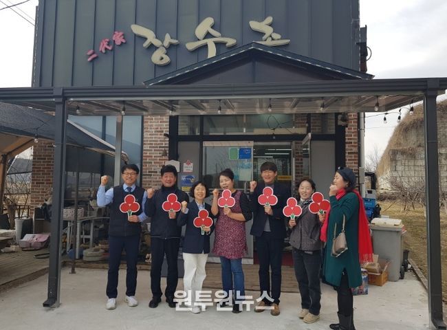 장군면지역사회보장협의체, 가게·병원 등 6곳 착한가게 현판 전달