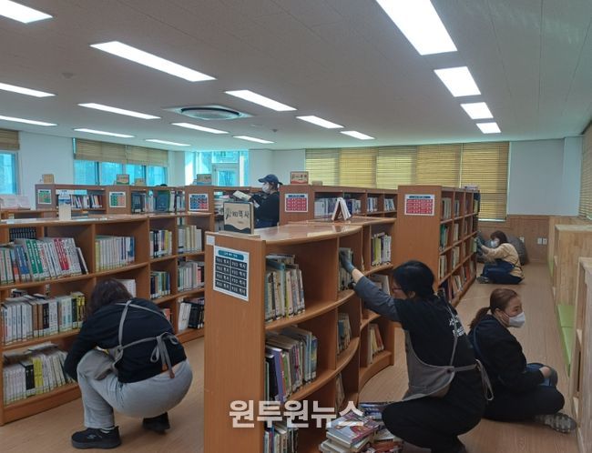 서산교육지원청, 부석중 도서실 정리 지원