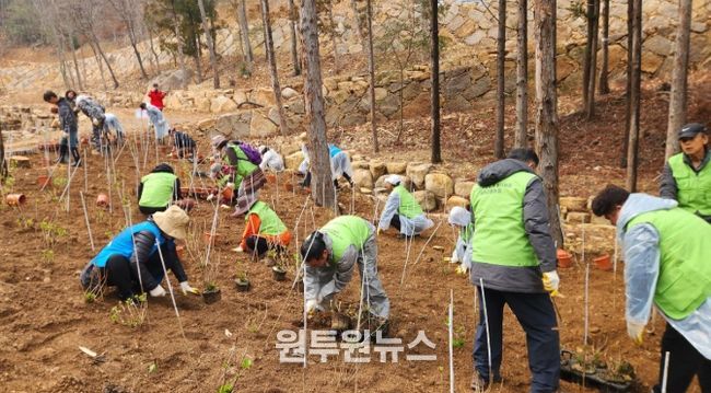 남해군, 식목일 맞아 자연휴양림 나무심기 행사