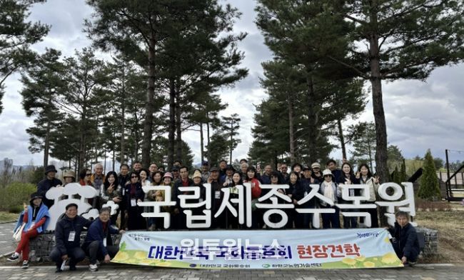 함평군 ‘대한민국 국화동호회’ 현장 견학 모습