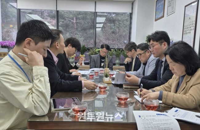 송문호 기획조정실장 주재로 열린 비상대책회의에서 민생 안전 대책을 검토하고 있다