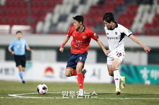 3월 17일 광주전 홈경기에서 김천상무 이건희가 K리그 통산 100경기 출전을 달성했다.